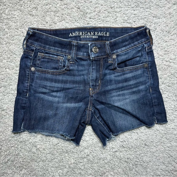 American Eagle Shorts Womens 2 Midi Dark Wash Stretch Cut Off Style Casual Party - Picture 1 of 5